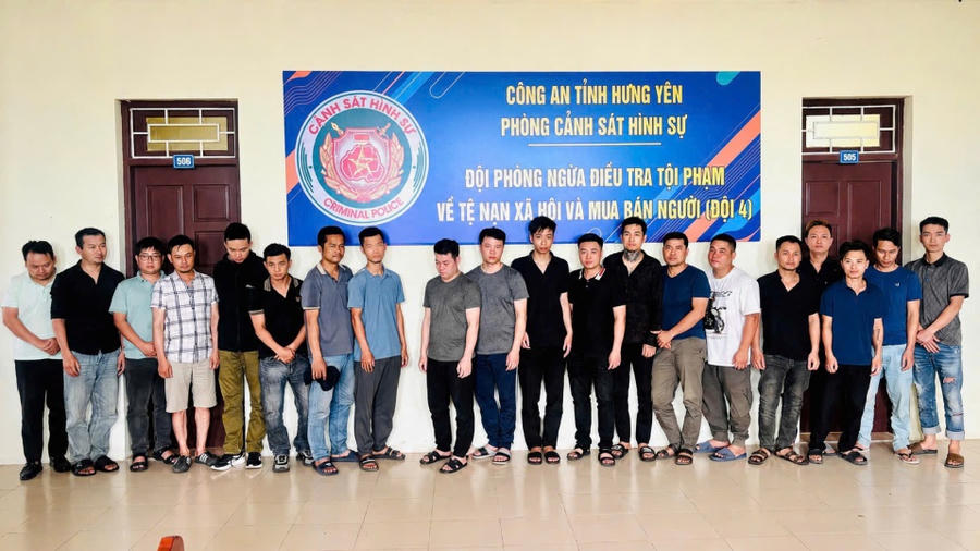Các đối tượng tại cơ quan Công an.