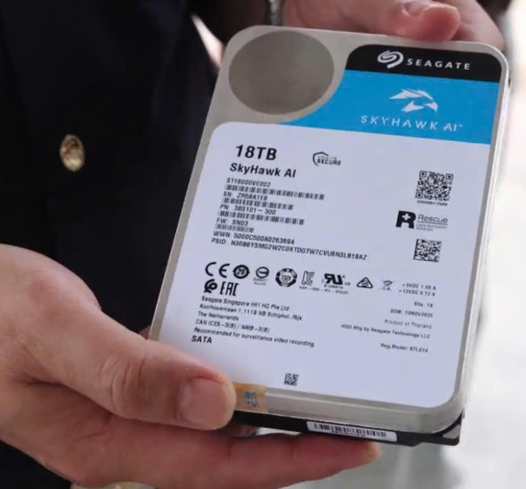 Lô hàng ổ cứng nhãn hiệu “Seagate”. (Ảnh: Cục Hải quan)