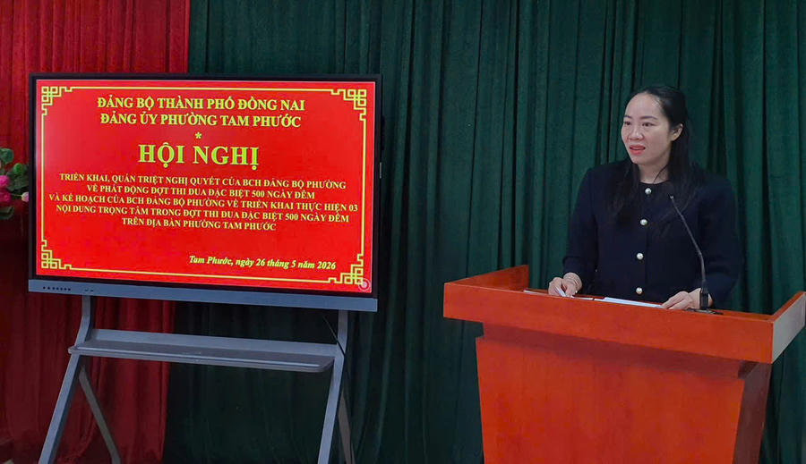Bà Nguyễn Thị Phương - Bí thư Đảng uỷ, Chủ tịch HĐND phường Tam Phước chủ trì hội nghị.