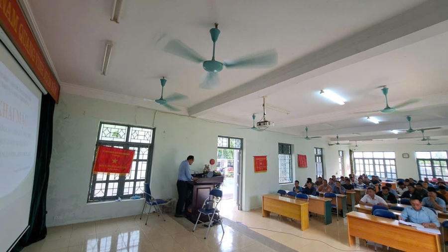 Cán bộ Quỹ tập huấn nâng cao năng lực cho chủ rừng là cộng đồng bản, tổ dân phố.