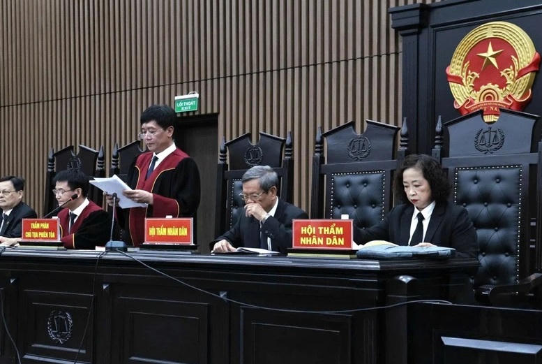 HĐXX Tòa án nhân dân TP Hà Nội.
