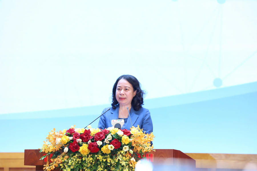 Bà Võ Thị Ánh Xuân, Bí thư Trung ương Đảng, Phó Chủ tịch nước, Chủ tịch Hội đồng Bảo trợ Quỹ bảo trợ trẻ em Việt Nam, phát biểu chỉ đạo tại buổi lễ.