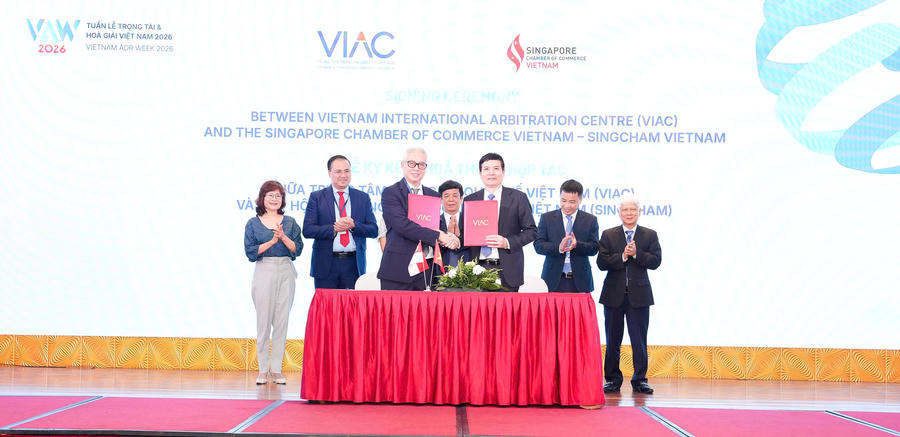 Lễ ký kết thỏa thuận hợp tác giữa VIAC và Hiệp hội Doanh nghiệp Singapore tại Việt Nam.