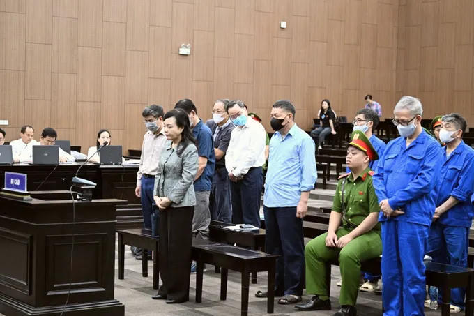Các bị cáo tại toà.