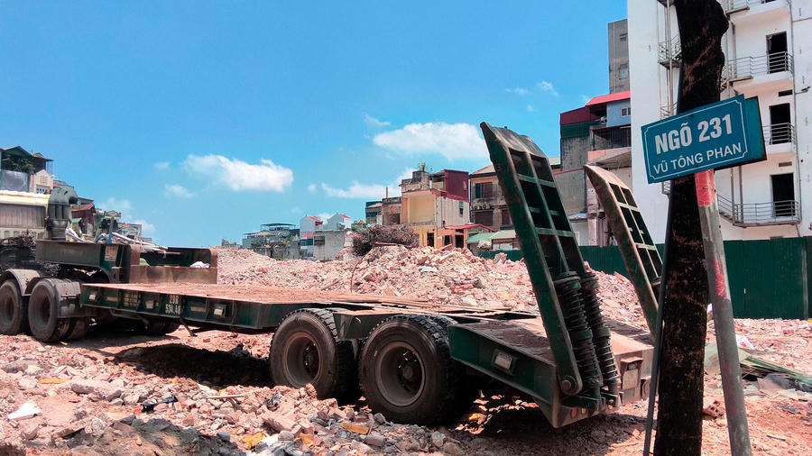 Việc phá dỡ cũng đã cơ bản hoàn tất tại ngõ 231 Vũ Tông Phan.