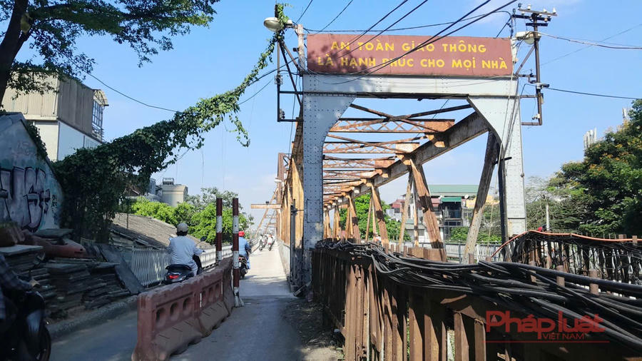 Từ ngày 28/5, các phương tiện được lưu thông trở lại qua cầu Long Biên theo cả hai chiều sau hai tháng sửa chữa.