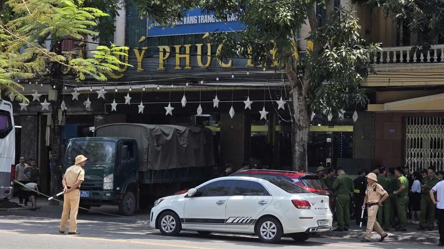 Lực lượng chức năng xuất hiện tại&nbsp;Công ty vàng bạc đá quý Phúc Thành