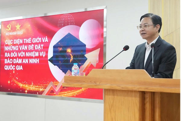 Bài&nbsp;giảng của ông Ngô Lê Văn&nbsp;-&nbsp;Thứ truởng Bộ Ngoại giao đã giúp học viên lớp học nhận thức sâu sắc hơn về quan điểm, đường lối của Đảng, chính sách, pháp luật của Nhà nước về các vấn đề ngoại giao.