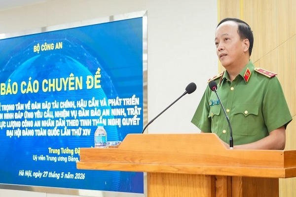 Trung tướng Đặng Hồng Đức - Uỷ viên Trung ương Đảng, Thứ trưởng Bộ Công an truyền đạt Chuyên đề.