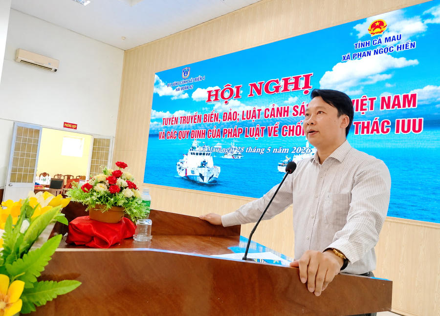 Ông Trần Minh Đẳng – Phó Bí thư Thường trực Đảng ủy xã Phan Ngọc Hiển phát biểu tại Hội nghị ký kết Chương trình phối hợp.