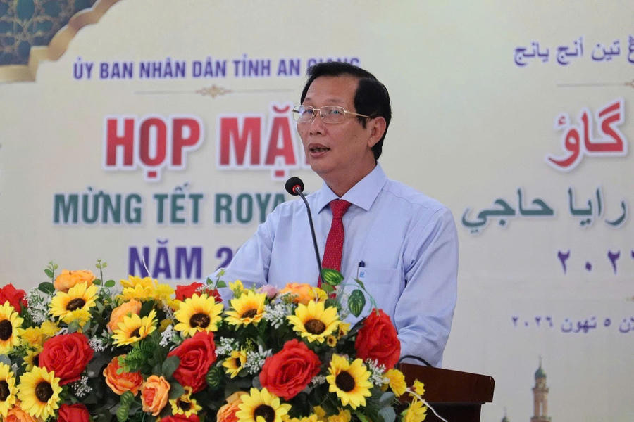 Ông Lê Văn Phước Phó Chủ tịch UBND tỉnh An Giang.phát biểu tại buổi họp mặt.