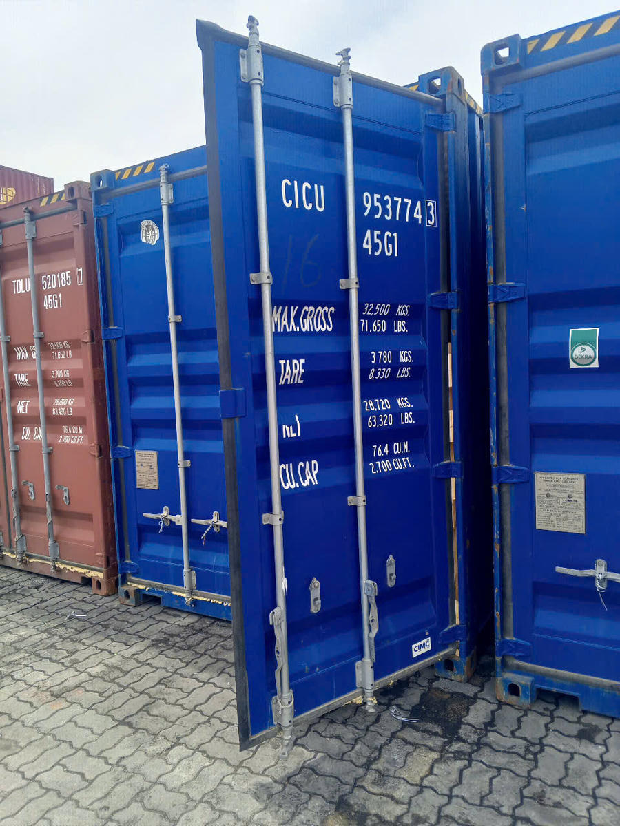 Hình ảnh container lúa mì bị giữ được kiểm tra trước khi bàn giao lại cho doanh nghiệp ngày 27/8. (Ảnh DNCC)
