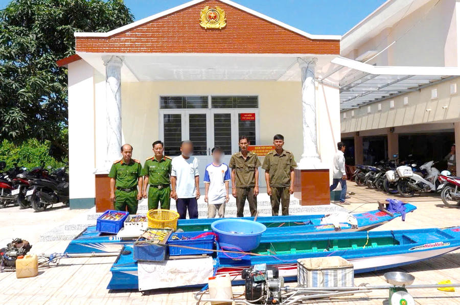Công an xã Khánh Lâm bắt, xử lý các đối tượng dùng xung điện khai thác thủy sản trái phép trên địa bàn.