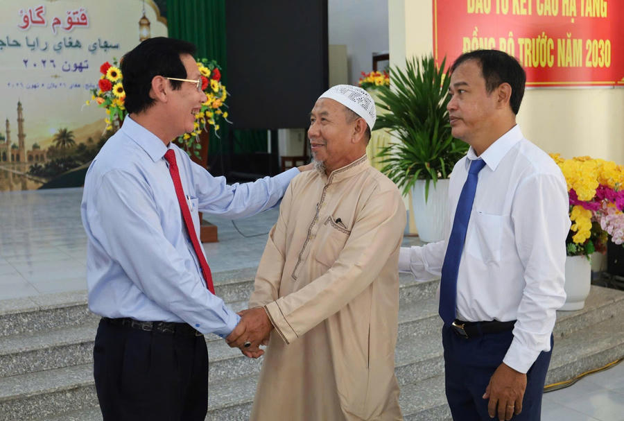 Lãnh đạo tỉnh An Giang thăm hỏi, động viên vị chức sắc trong đồng bào Chăm