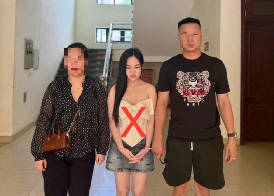 Hotgirl Lương Thị Tâm (X) bị bắt giữ - Ảnh Công an Nghệ An.