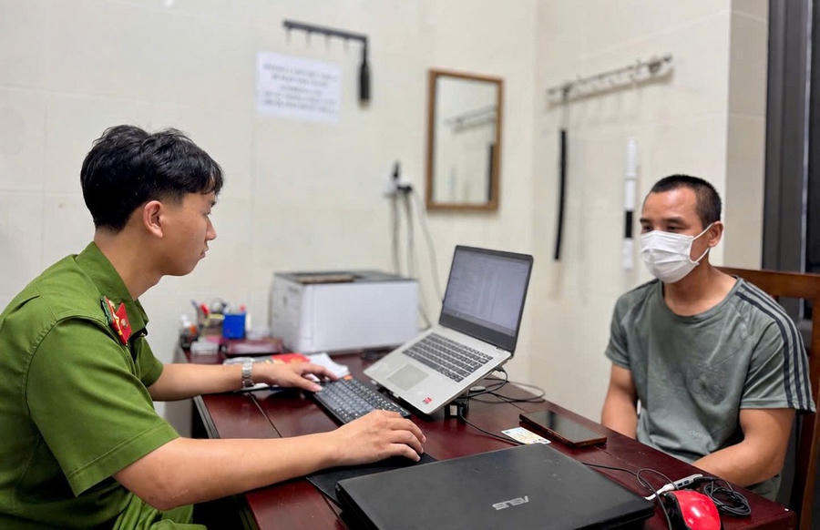 Nguyễn Văn Ngọc tham gia hoạt động đánh bạc trực tuyến - Ảnh Công an Nghệ An.