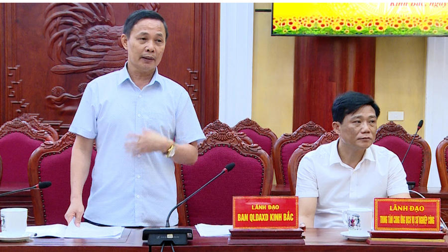 Lãnh đạo Ban Quản lý dự án xây dựng Kinh Bắc phát biểu tại hội nghị