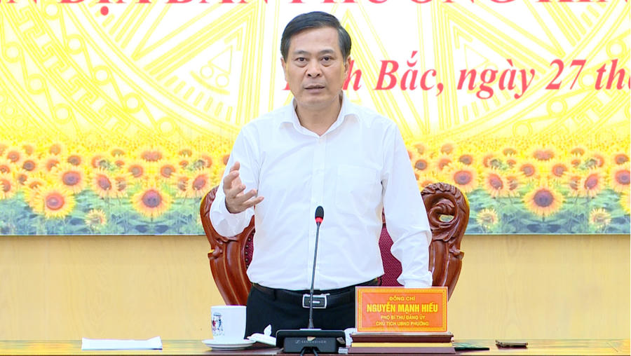 Đồng chí Nguyễn Mạnh Hiếu, Phó Bí thư Đảng uỷ, Chủ tịch UBND phường Kinh Bắc phát biểu chỉ đạo