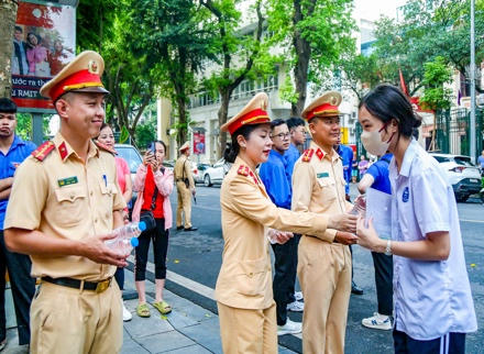 CSGT Hà Nội sẵn sàng phương án, bảo đảm TTATGT các kỳ thi năm 2026 diễn ra trên địa bàn Thủ đô.