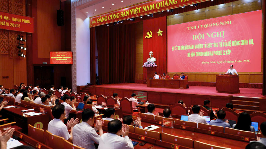 Quang cảnh Hội nghị sơ kết 1 năm vận hành mô hình chính quyền địa phương 2 cấp tại Quảng Ninh. Quang cảnh Hội nghị sơ kết 1 năm vận hành mô hình chính quyền địa phương 2 cấp tại Quảng Ninh.