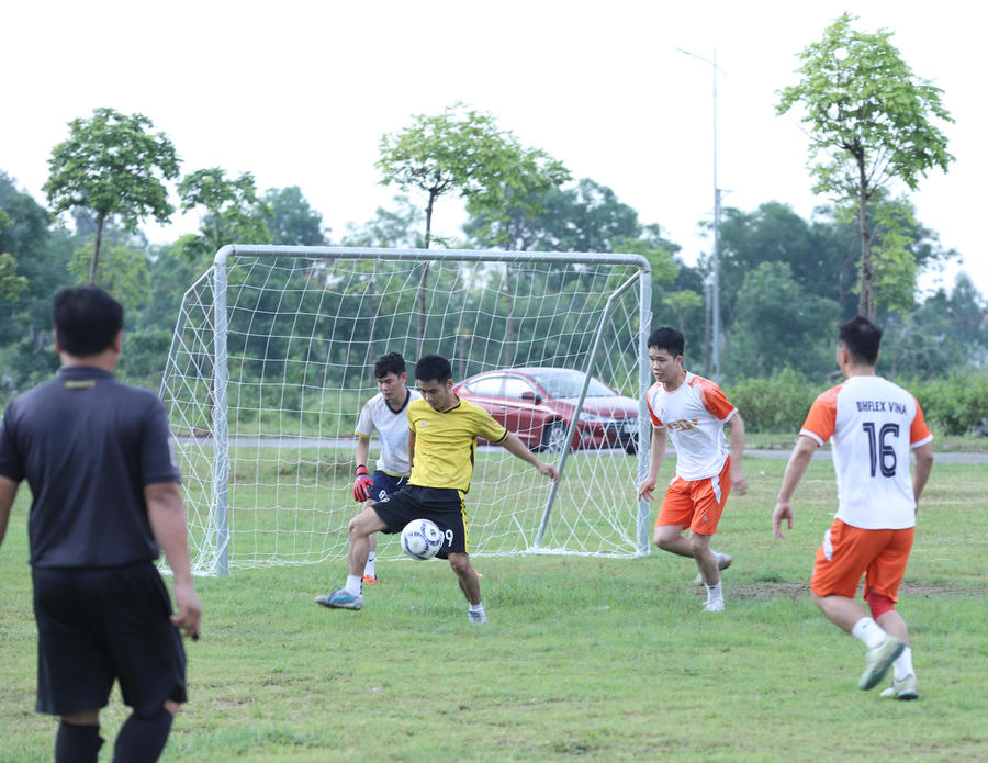 Các đội tranh tài với tinh thần thể thao cao thượng, đoàn kết, cống hiến cho khán giả những trận cầu đẹp mắt, kịch tính.