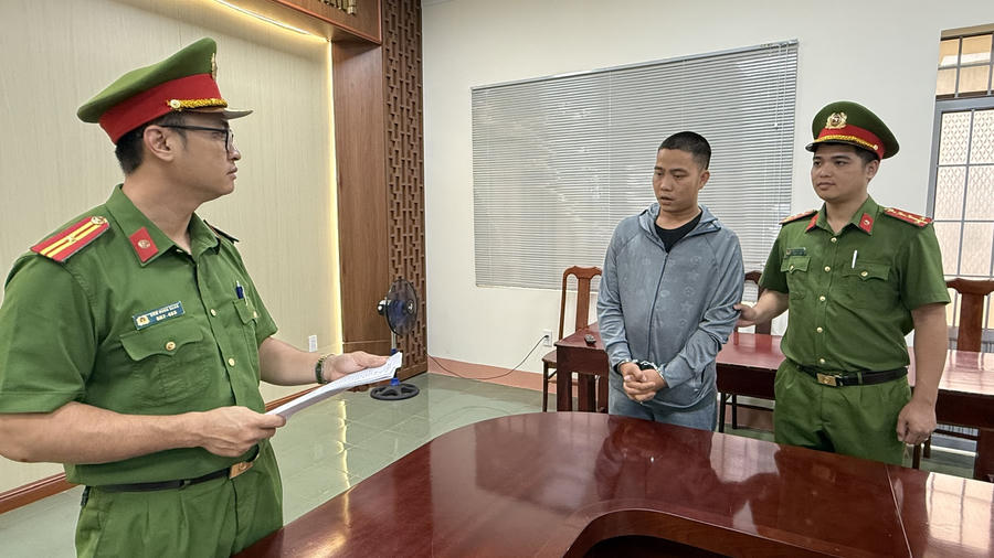 Công an Đắk Lắk khởi tố, bắt tạm giam tài xế điều khiển xe tải vượt ẩu gây tai nạn khiến nữ sinh lớp 9 tử vong.
