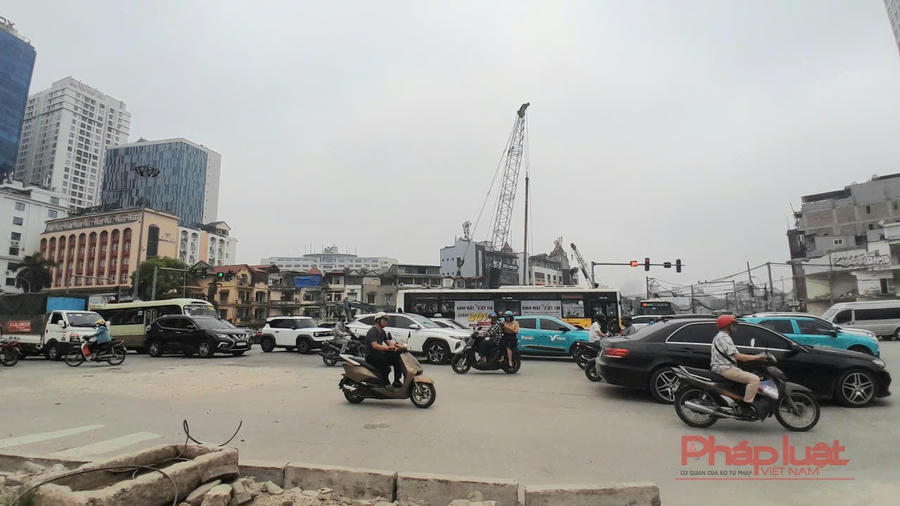 Nút giao La Thành - Nguyễn Chí Thanh được điều chỉnh để phục vụ thi công tuyến Metro số 5 (Văn Cao - Ngọc Khánh - Láng - Hòa Lạc).