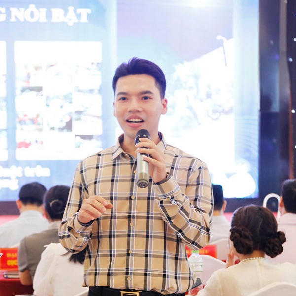 Trung úy La Đức Mạnh, cán bộ Công an xã Sơn Động chia sẻ về kinh nghiệm sản xuất video triệu view của trang Tiktok An ninh Bắc Ninh.
