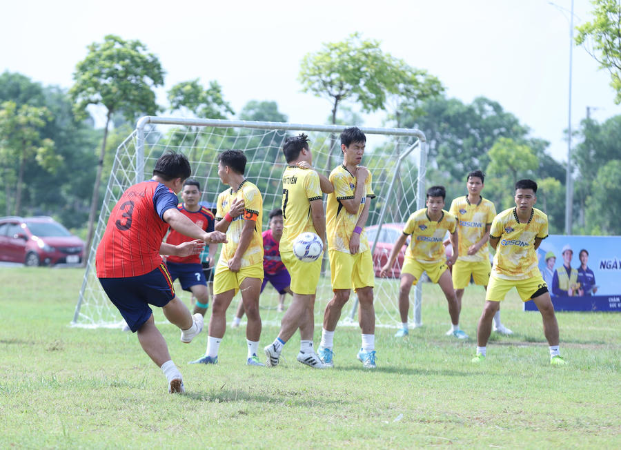 Những pha tranh cầu gay cấn, nảy lửa.