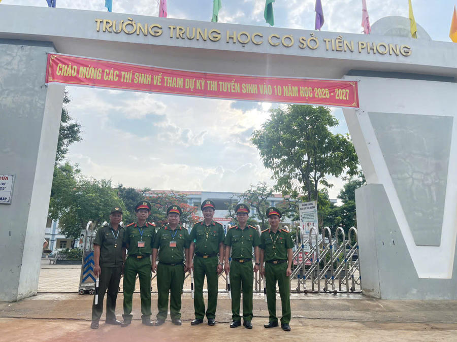 Công an xã Mê Linh đảm bảo an ninh trật tự phục vụ kỳ thi tuyển sinh lớp 10 THPT năm học 2026 – 2027 trên địa bàn xã.