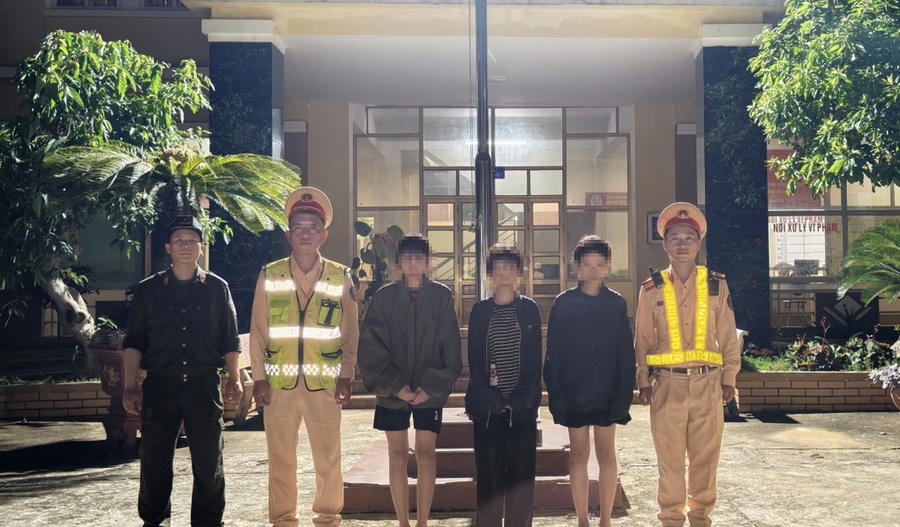 3 thiếu nữ bỏ học đi làm được phát hiện kịp thời (Ảnh: Cao Thiên).