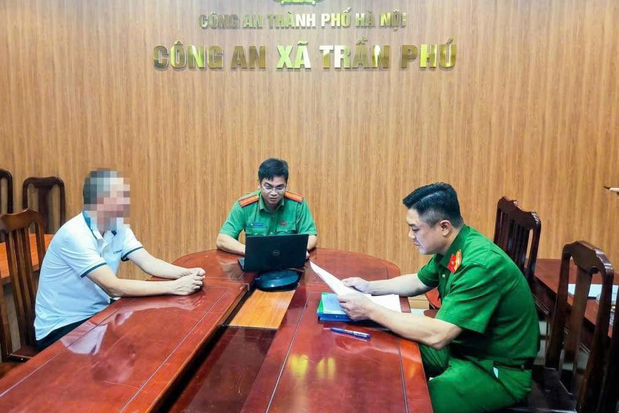 Ông N.H.Đ. làm việc tại cơ quan công an. Ảnh: CACC