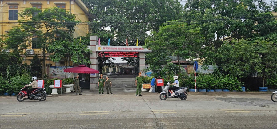 Công an xã Quang Minh chủ động triển khai đồng bộ các biện pháp công tác, bảo đảm kỳ thi diễn ra an toàn, nghiêm túc, đúng quy chế tại các điểm thi trên địa bàn.