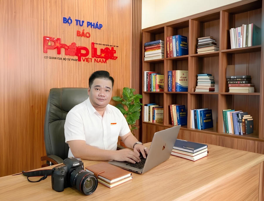 Từ cơ duyên với Báo Pháp luật Việt Nam, nhà báo Nguyễn Duy Khương tiếp tục nuôi dưỡng tình yêu nghề và trách nhiệm với từng trang viết.