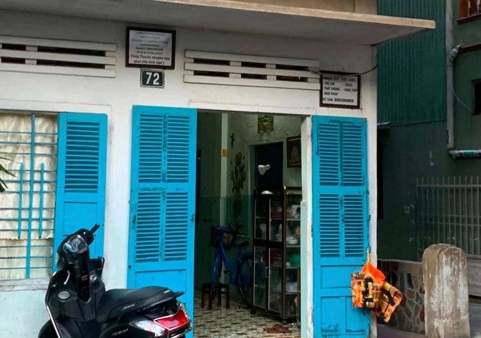 Lớp dạy thêm số 72 Lý Tự Trọng, nơi xảy ra vụ thầy giáo Ấn Độ tát học sinh lớp 4, bị yêu cầu dừng hoạt động.