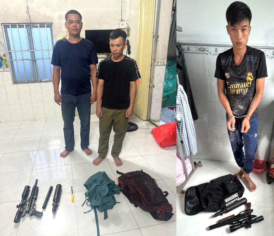 Các đối tượng cùng tang vật là các loại súng bắn đạn chì dùng để săn bắt động vật. (Ảnh: Công an tỉnh An Giang)
