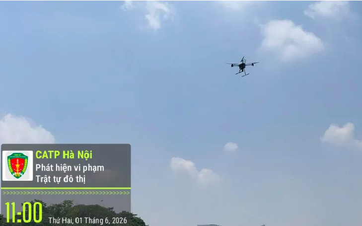 Công an thành phố Hà Nội đã bắt đầu triển khai thí điểm sử dụng thiết bị bay không người lái (UAV) trong công tác giám sát trật tự đô thị trên địa bàn. Công an thành phố Hà Nội đã bắt đầu triển khai thí điểm sử dụng thiết bị bay không người lái (UAV) trong công tác giám sát trật tự đô thị trên địa bàn.