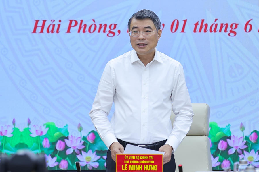 Thủ tướng Lê Minh Hưng cho biết, Hải Phòng đã chủ động cắt giảm, đơn giản hóa TTHC cao hơn nhiều yêu cầu của Trung ương. Ảnh: VGP