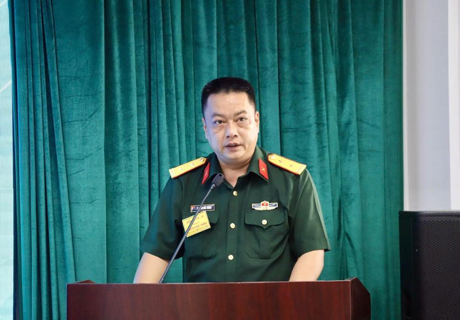 Đồng chí Nguyễn Đức Thắng - Chỉ huy trưởng Ban Chỉ huy Quân sự phường Cửa Nam thông tin các nội dung diễn tập tác chiến trong khu vực phòng thủ phường năm 2026.