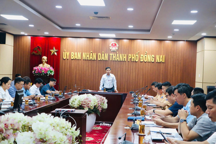 Quang cảnh buổi họp.