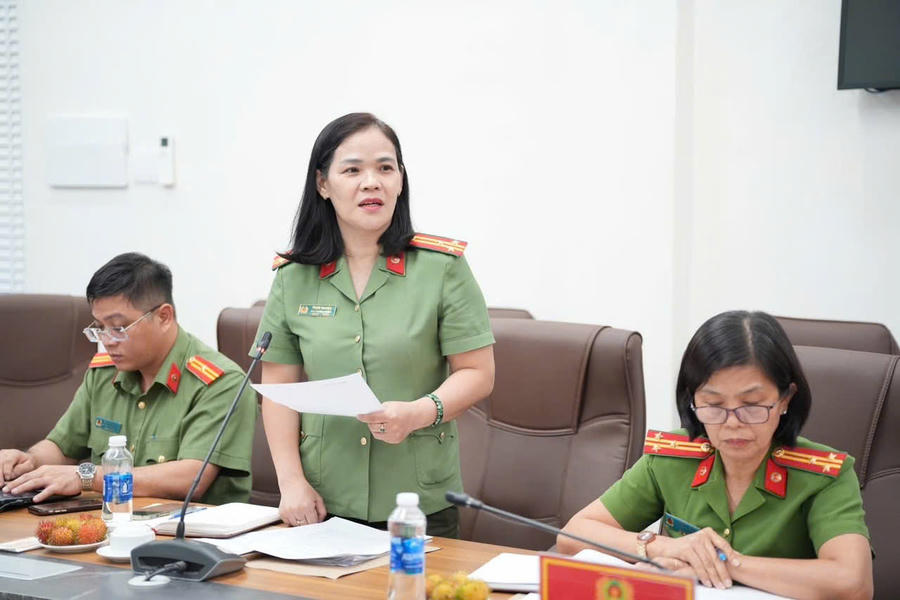 Đại diện các phòng nghiệp vụ Công an TP Đồng Nai phát biểu ý kiến.