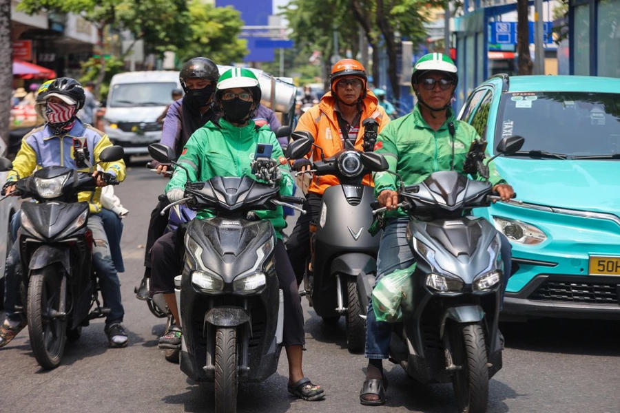 Tài xế xe ôm công nghệ ở TP HCM, tháng 4/2026. Ảnh: Quỳnh Trần