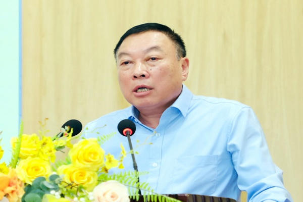Ông&nbsp;Đinh Văn Tiên, Ủy viên Ban Thường vụ Tỉnh ủy, Giám đốc Sở Nông nghiệp và Môi trường phát biểu tại hội nghị.