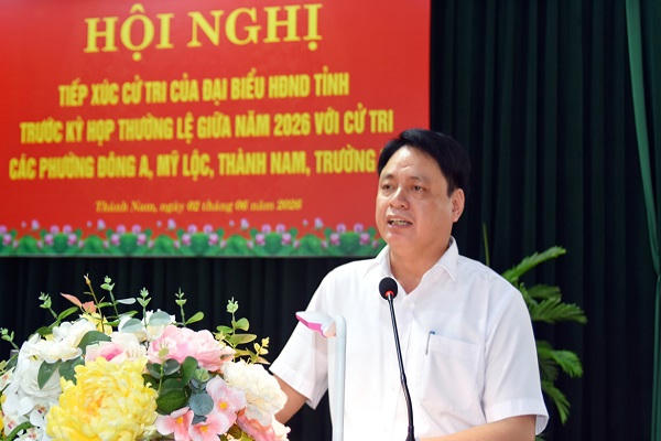 Ông&nbsp;Trần Minh Thắng, Ủy viên BTV Tỉnh ủy, Bí thư Đảng ủy, Chủ tịch HĐND phường Nam Định tiếp thu ý kiến, kiến nghị của cử tri.