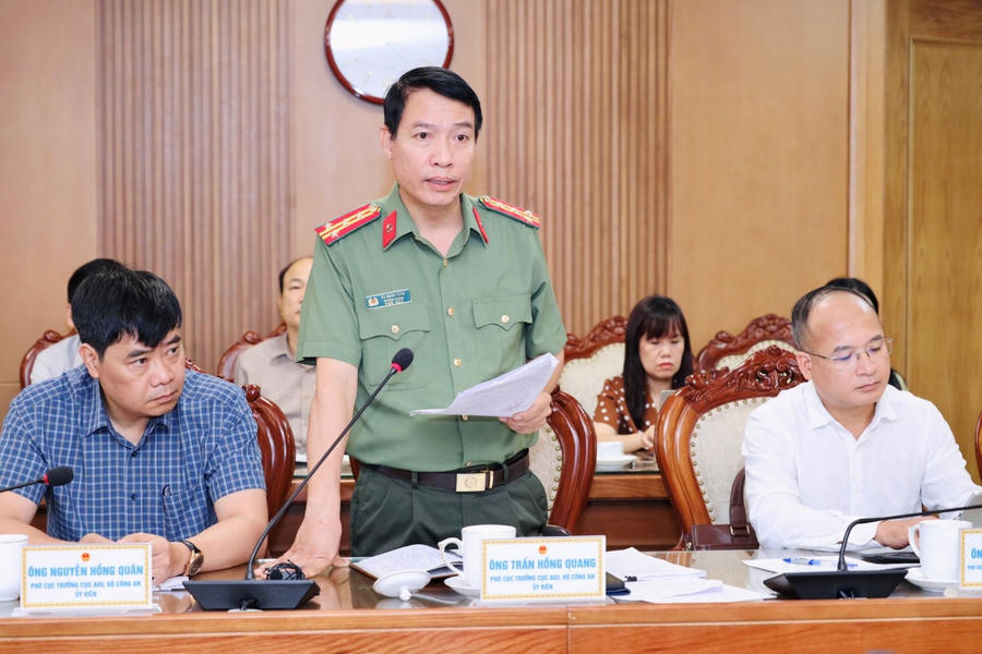 Ông Vũ Mạnh Tuân trao đổi tại hội nghị.