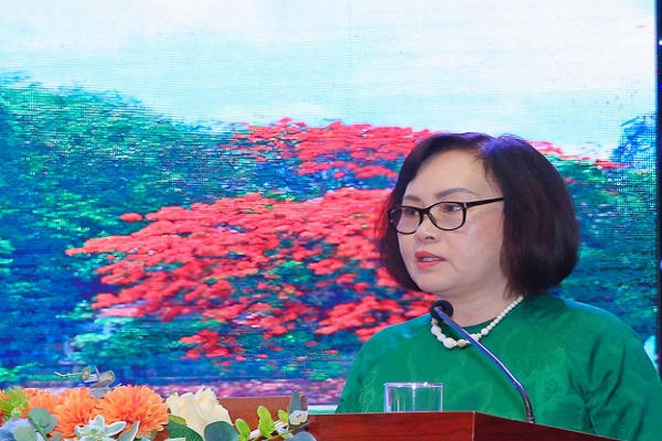 Tiến sĩ Vũ Thị Minh Hương, Phó Chủ tịch Ủy ban Ký ức thế giới khu vực Châu Á - Thái Bình Dương phát biểu tại Tọa đàm.