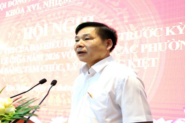 Ông&nbsp;Nguyễn Anh Chức, Ủy viên BTV Tỉnh ủy, Phó Chủ tịch UBND tỉnh tiếp thu ý kiến, kiến nghị của cử tri.