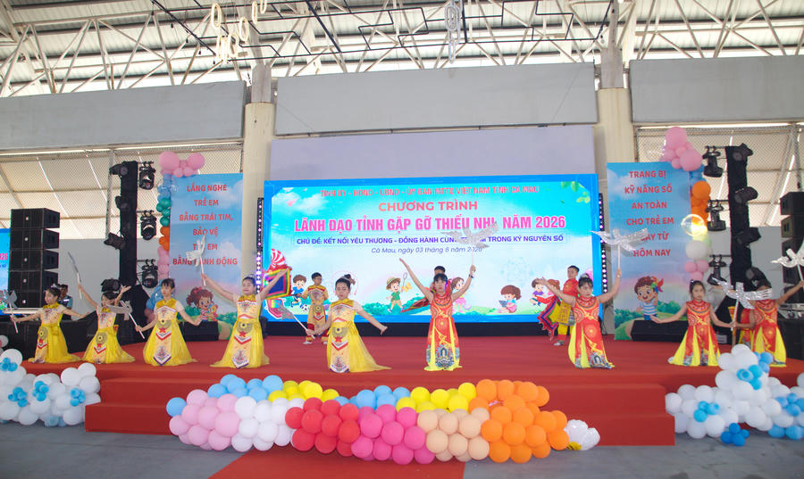 Một tiết mục văn nghệ đặc sắc do các em thiếu nhi biểu diễn chào mừng Chương trình.