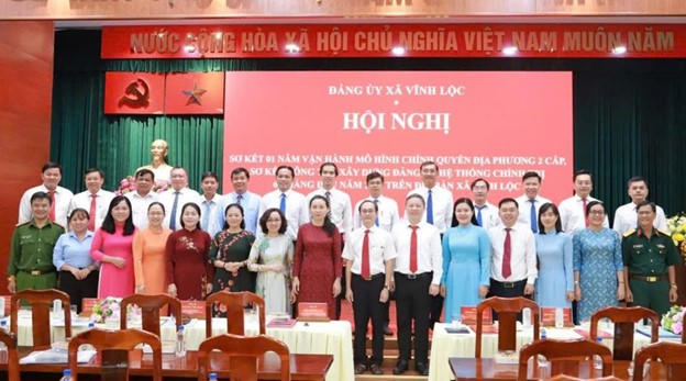 Các đại biểu chụp anhnr lưu niệm tại hội nghị. 