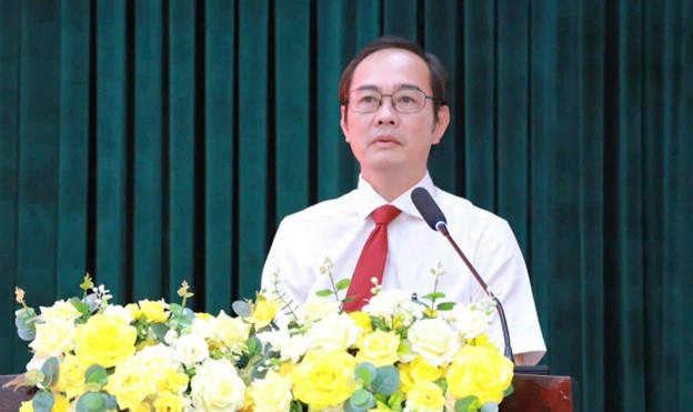 Ông Huỳnh Cao Cường, Bí thư Đảng ủy, Chủ tịch HĐND xã Vĩnh Lộc phát biểu tại hội nghị